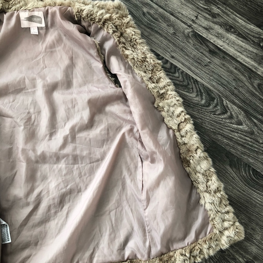 SOLD * FOREVER 21 Teddy Bear Vest - Picture 4 of 8